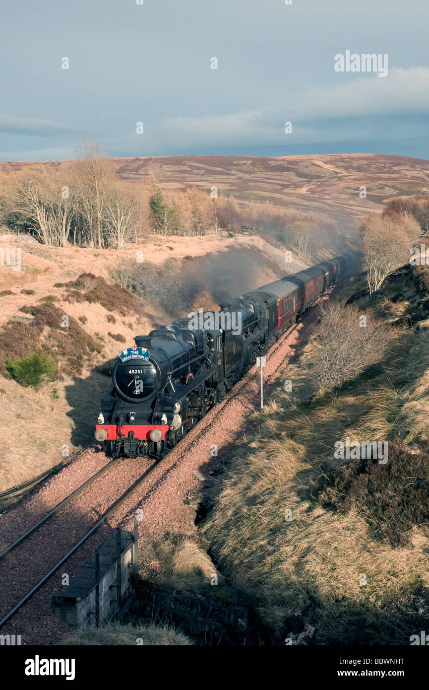 stanier black 5 45231 sherwood forester and 45407 the lancashire fusilier slochd summit highlands scotland Stock Photo