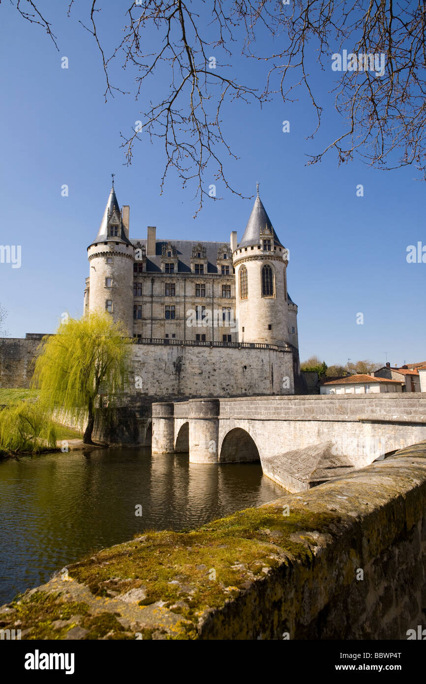 Château De La Rochefocauld and the River Tardoire La Rochefoucauld Poitou Charente France Stock Photo