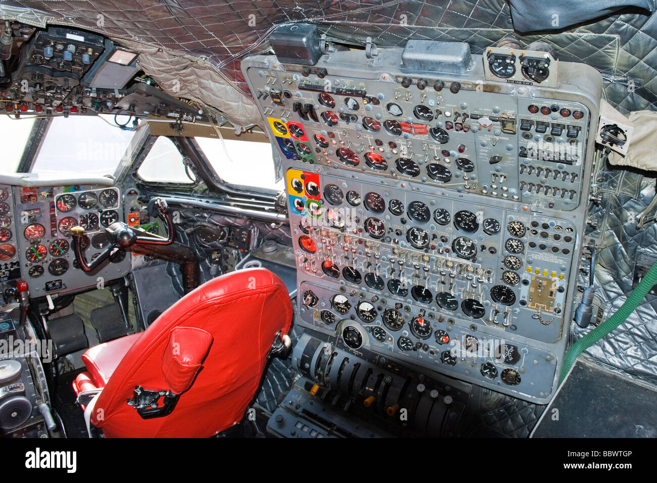 de Havilland Aircraft Heritage Centre Mosquito Museum , cockpit & controls  inside Comet 4 jet Stock Photo - Alamy