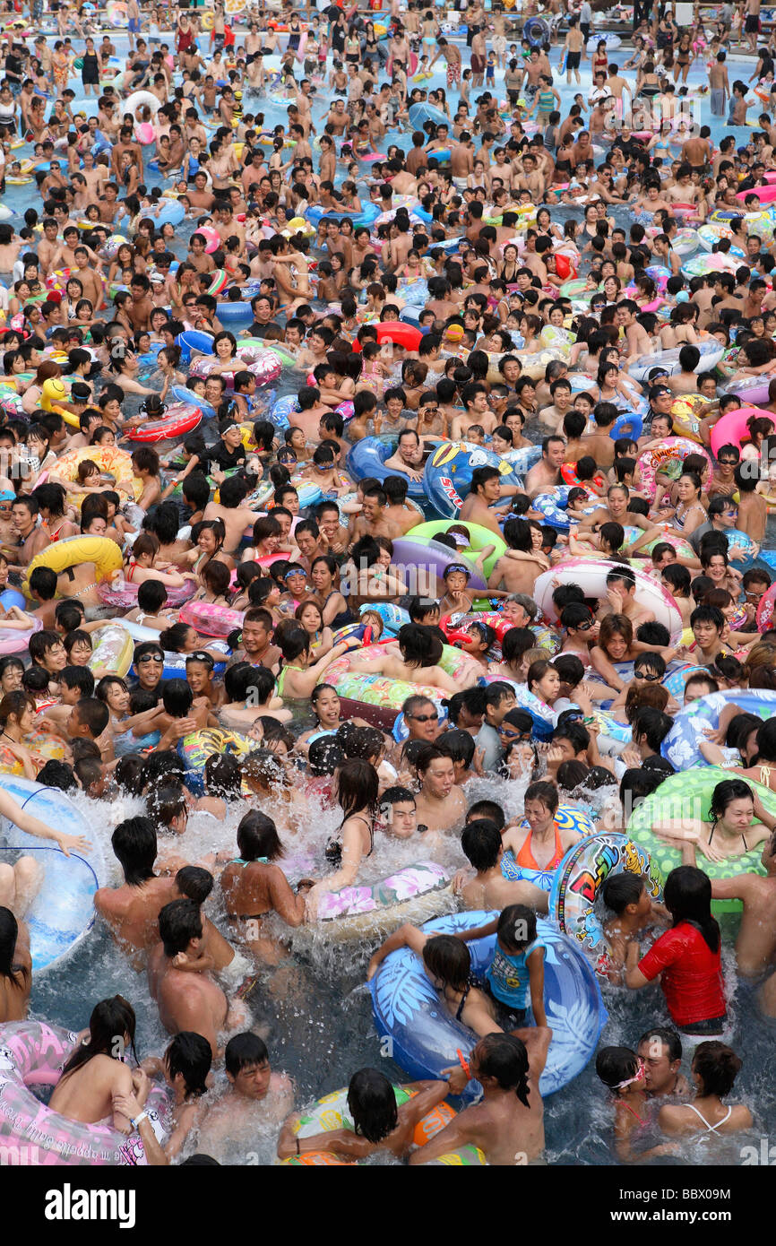 The wave pool at Tokyo Summerland Stock Photo Alamy