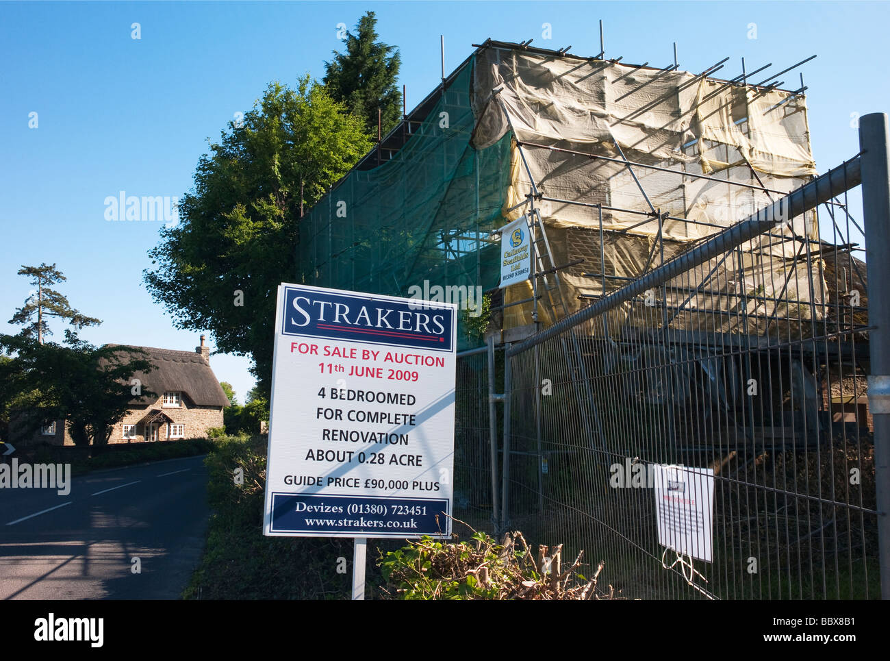 Derelict house for sale hires stock photography and images Alamy