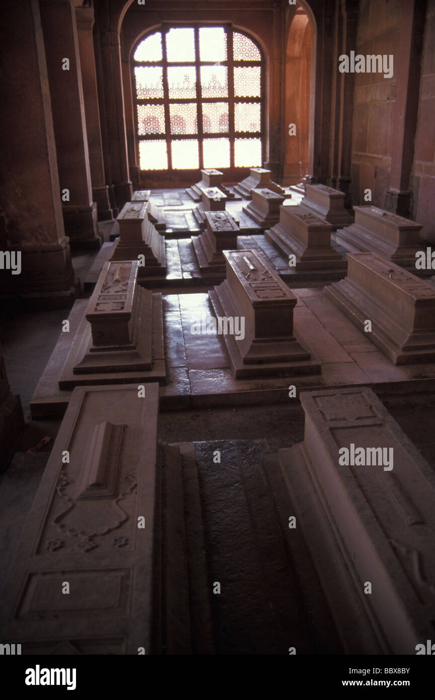 Indian royal tombs hi-res stock photography and images - Alamy