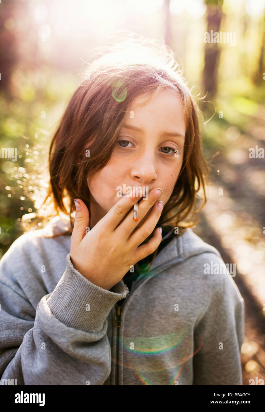 Girl Child Smoking Hi res Stock Photography And Images Alamy