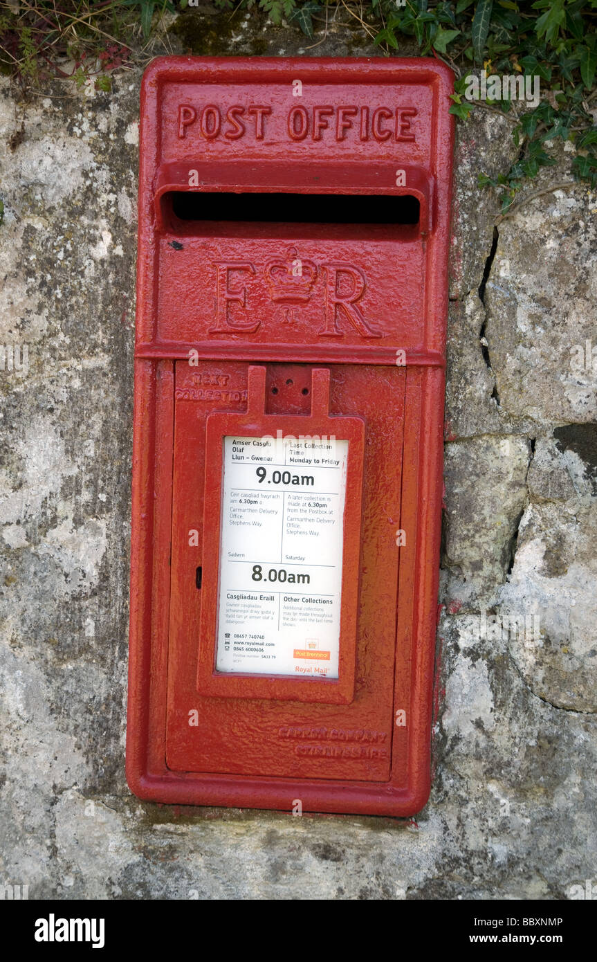 English rural post box hi-res stock photography and images - Alamy