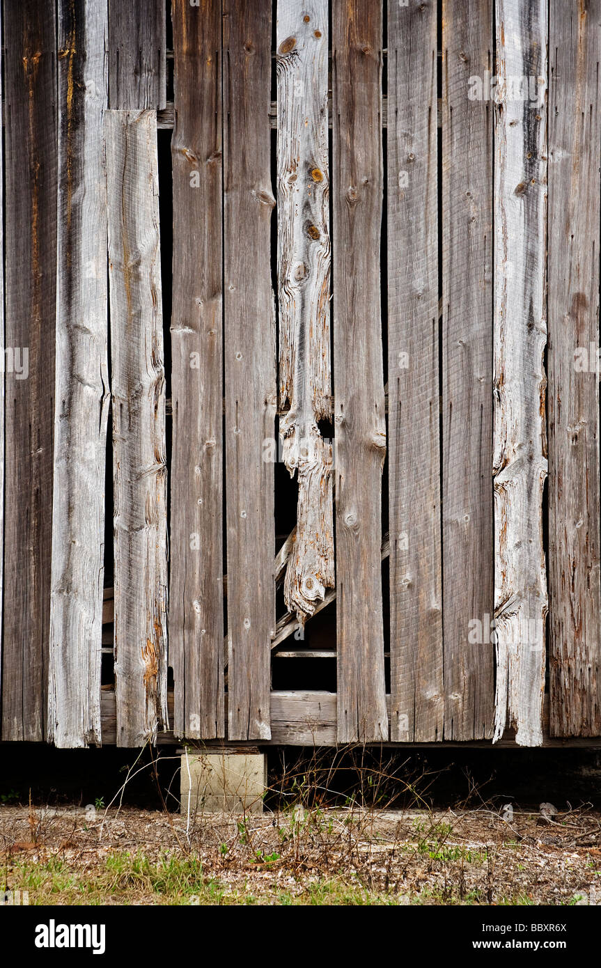 old wooden farm building outside Lake City Florida Stock Photo