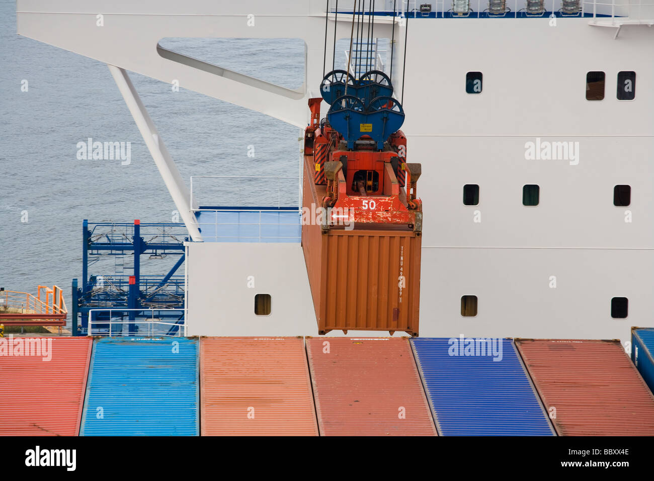 Post panamax crane hi-res stock photography and images - Alamy