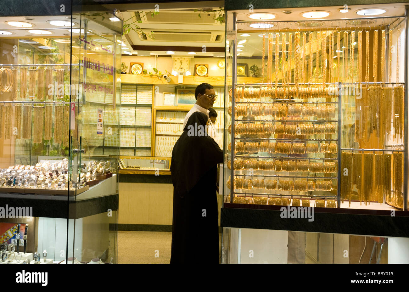 One of the many jewellery shops withing Dubai's renowned gold souk Stock Photo