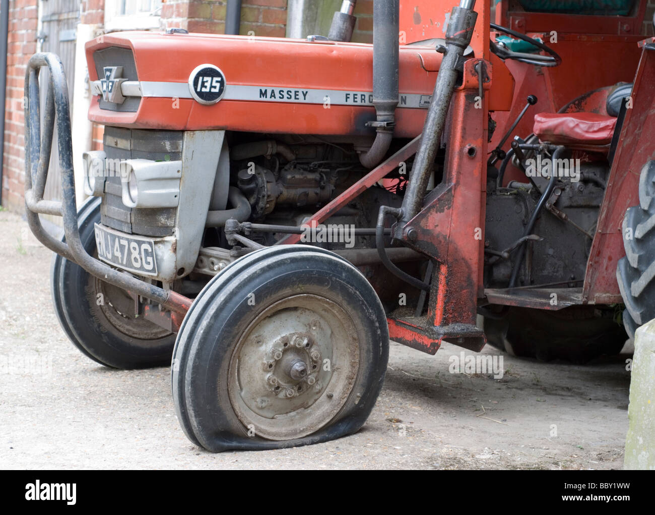 Massey ferguson 135 tractor hires stock photography and images Alamy