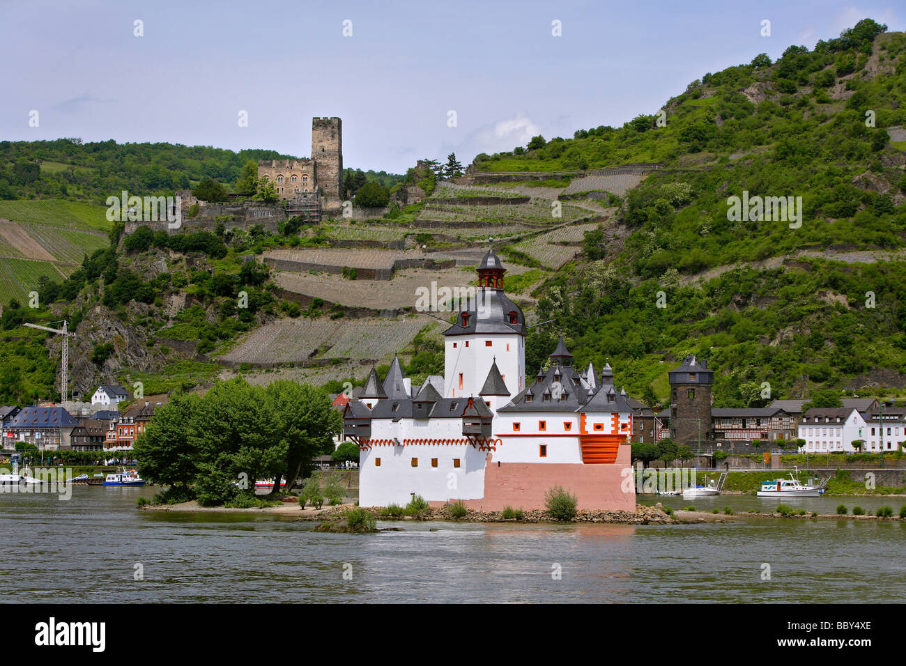 Burg Gutenfels castle over the Burg Pfalzgrafenstein palace in Kaub am