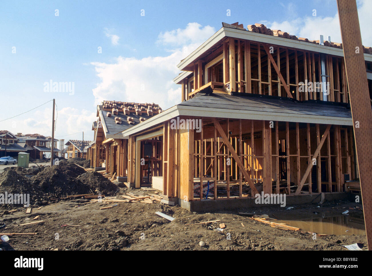 house construct build stud wood frame assemble lumber roof strong