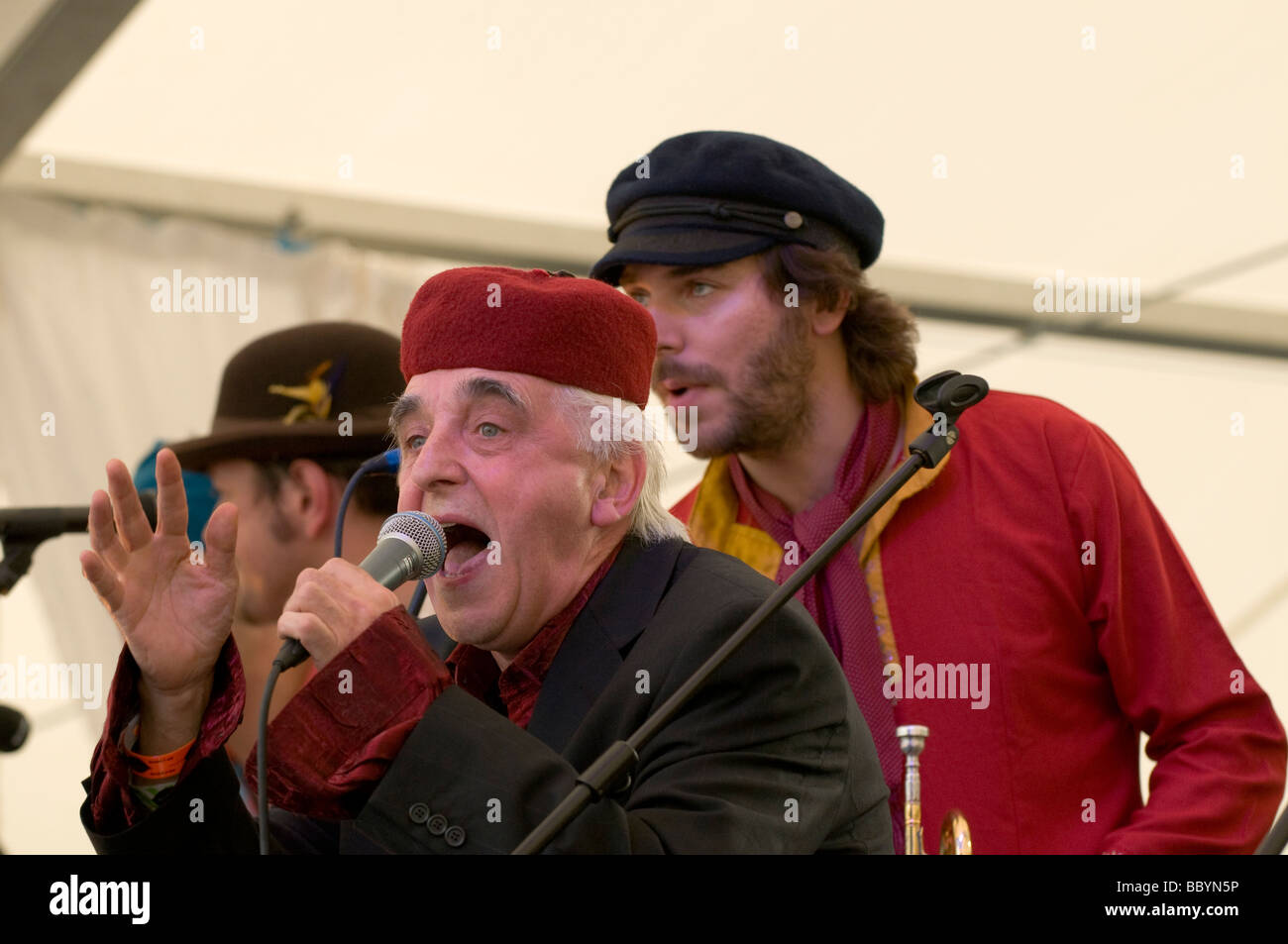 Paul Murphy and Leo Altarelli of The Destroyers performing at the Moseley Folk Festival in Birmingham in 2008 Stock Photo