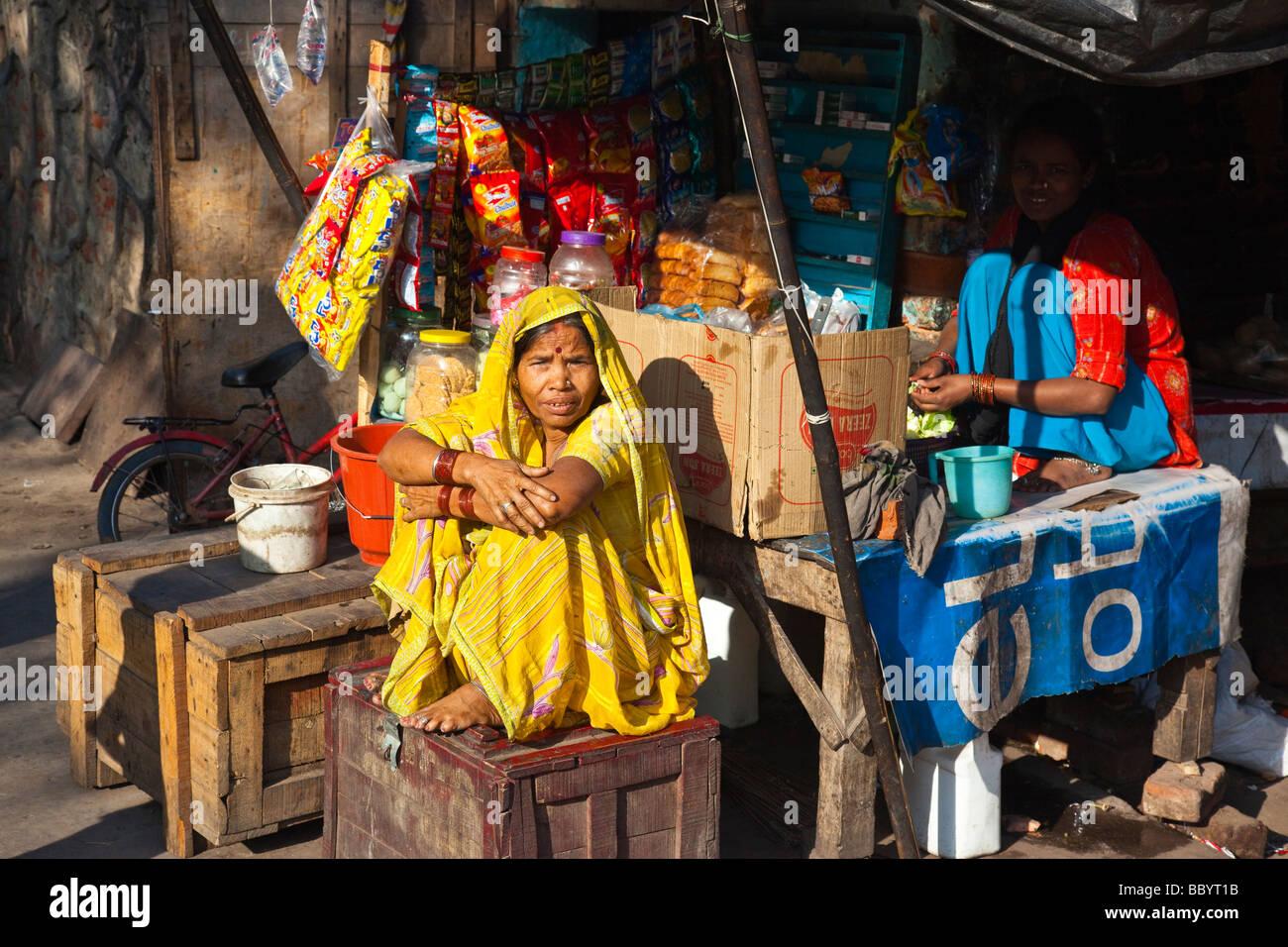 Snack Food Vendor in Delhi India Stock Photo - Alamy