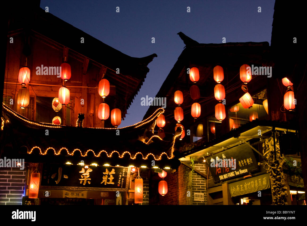 Asian city town yunnan lanterns hi-res stock photography and images - Alamy