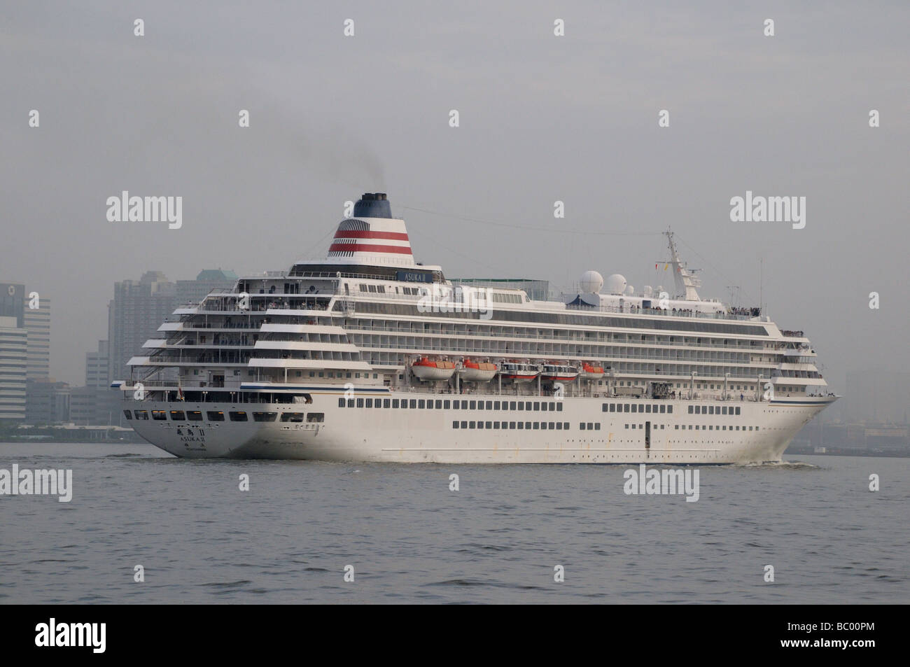 Crystal harmony cruise ship hi-res stock photography and images