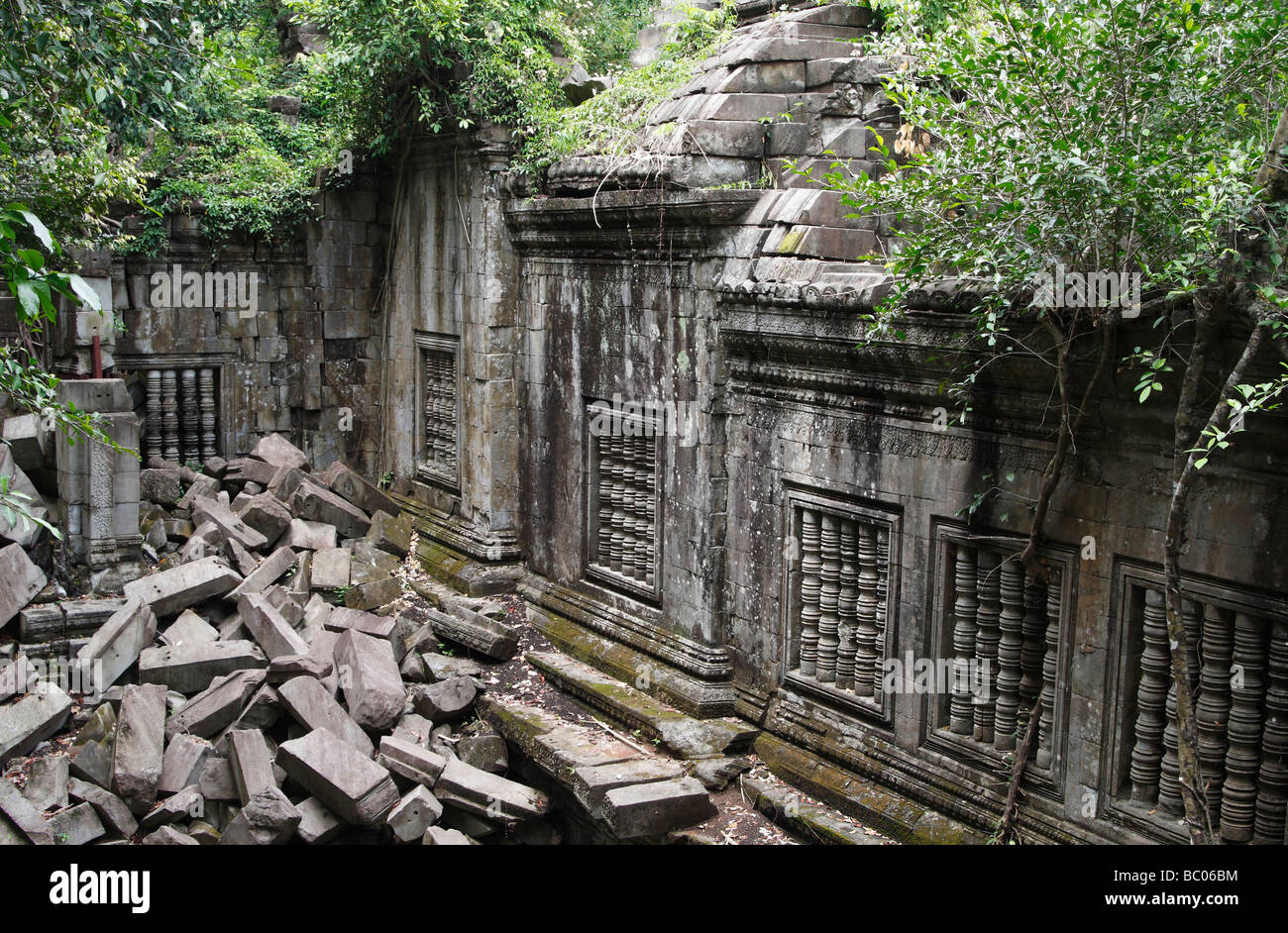 Beng Mealea Ancient Temple Ruins Covered By Jungle Angkor Cambodia Stock Photo Alamy Beng Mealea Ancient Temple Ruins Covered By Jungle Angkor Cambodia Stock Photo Alamy