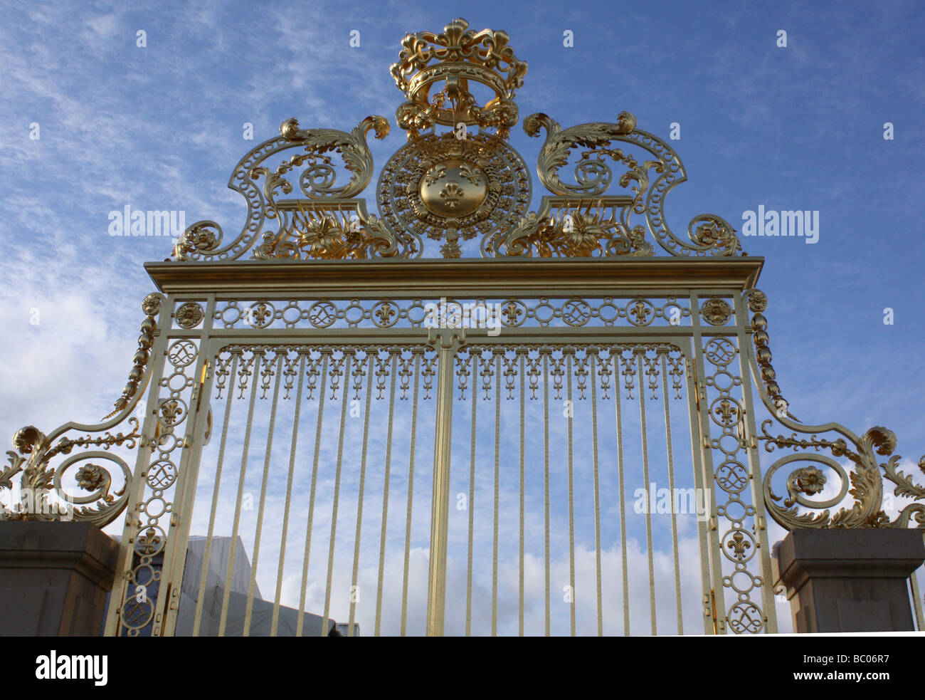 Golden gates of versailles palace hires stock photography and images