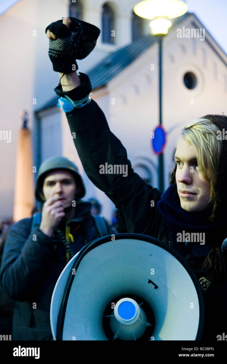 Protests continued outside Parliament on wednesday 21 01 2009.  Financial crisis, Reykjavik, Iceland. Stock Photo