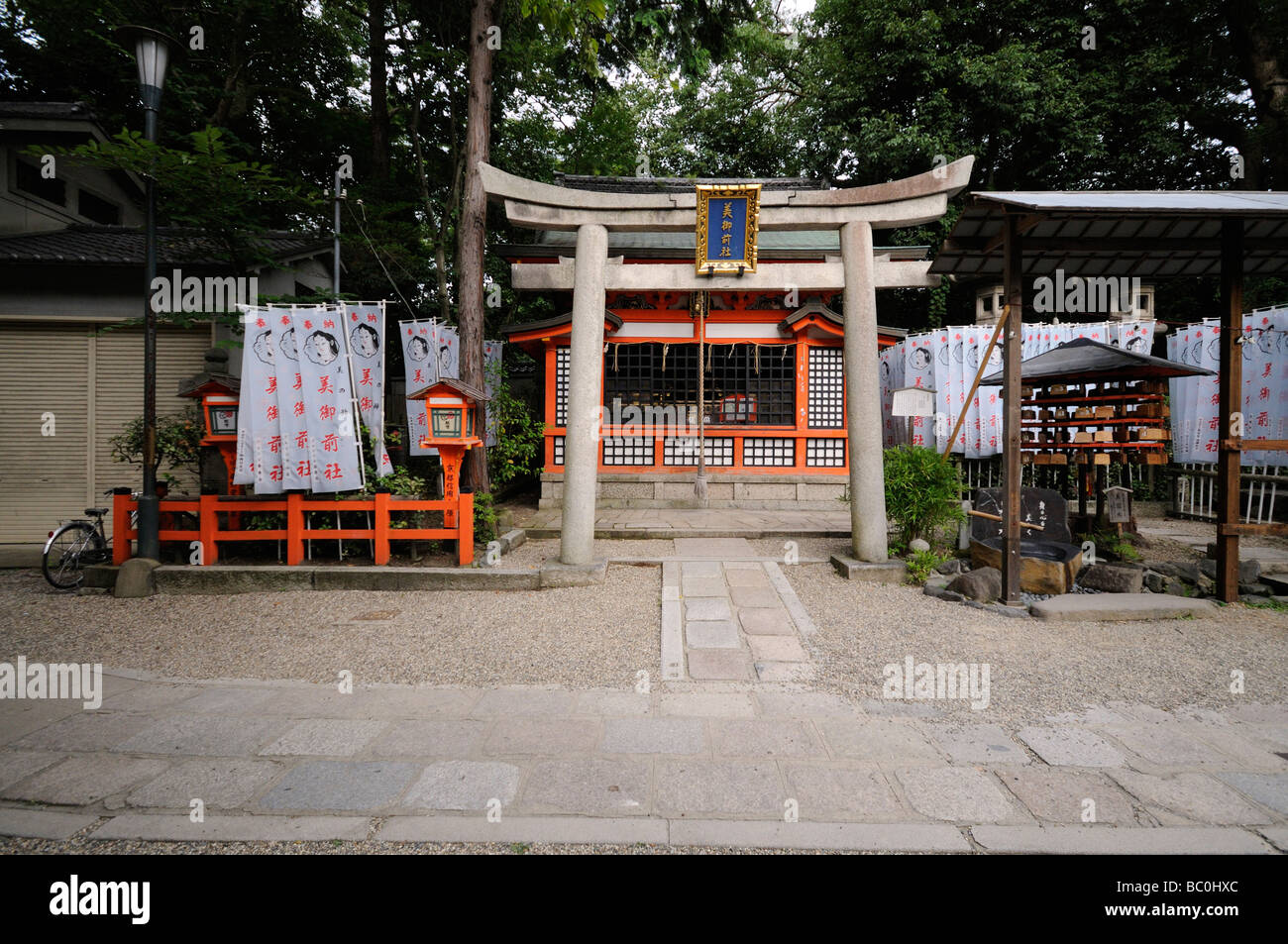 Little shrine yasaka hi-res stock photography and images - Alamy