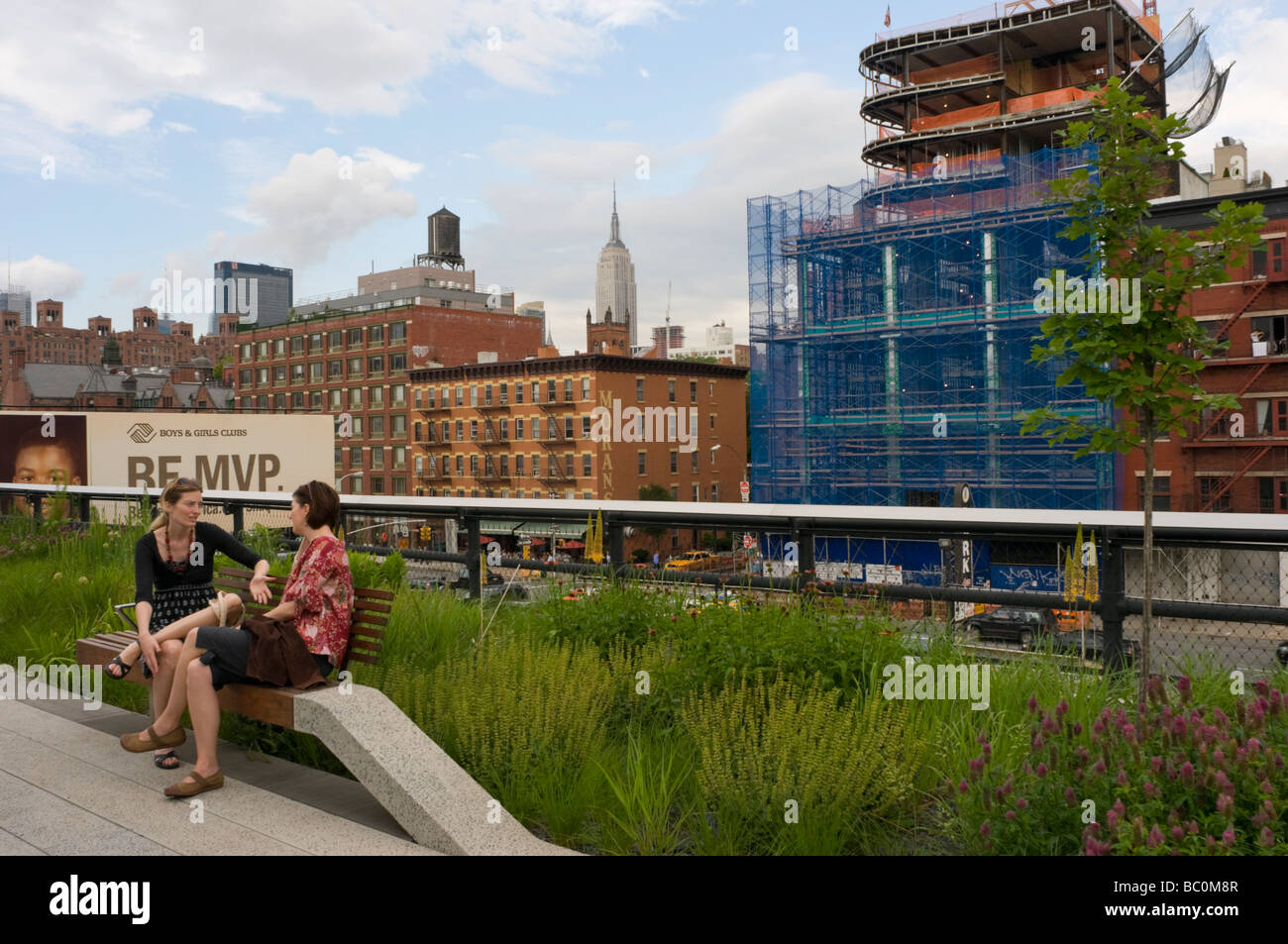Visitors to the new High Line Park Stock Photo