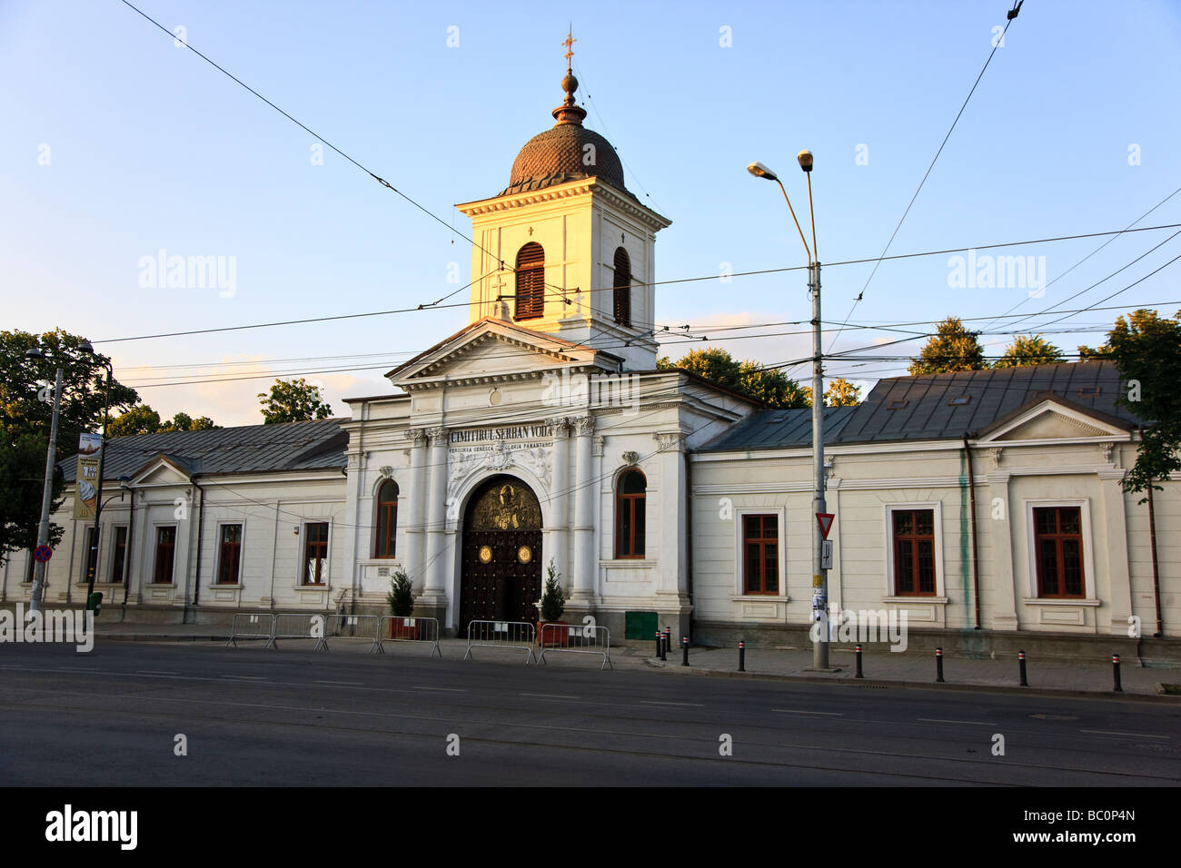 Gate building of the romanian orthodox cemetery 'Serban Voda' (former 'Bellu Orthodox') in Bucharest Romania Stock Photo