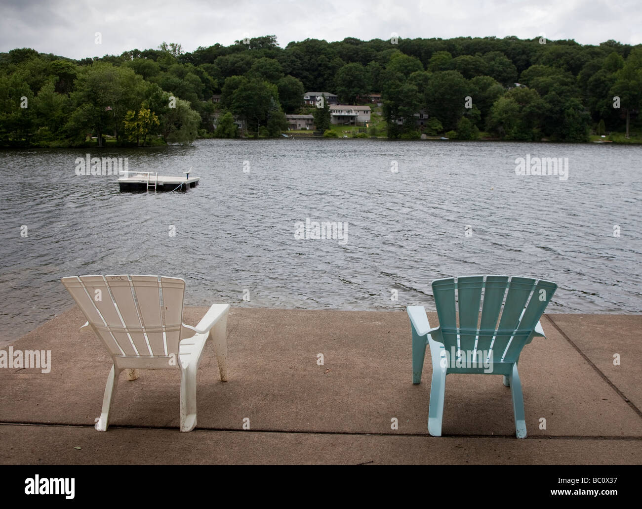 Two empty chairs hi-res stock photography and images - Alamy