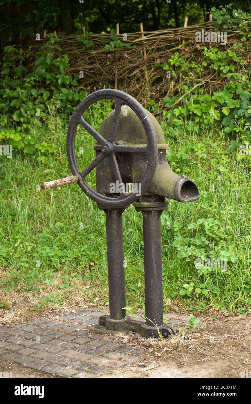 Vintage water pump hi-res stock photography and images - Alamy