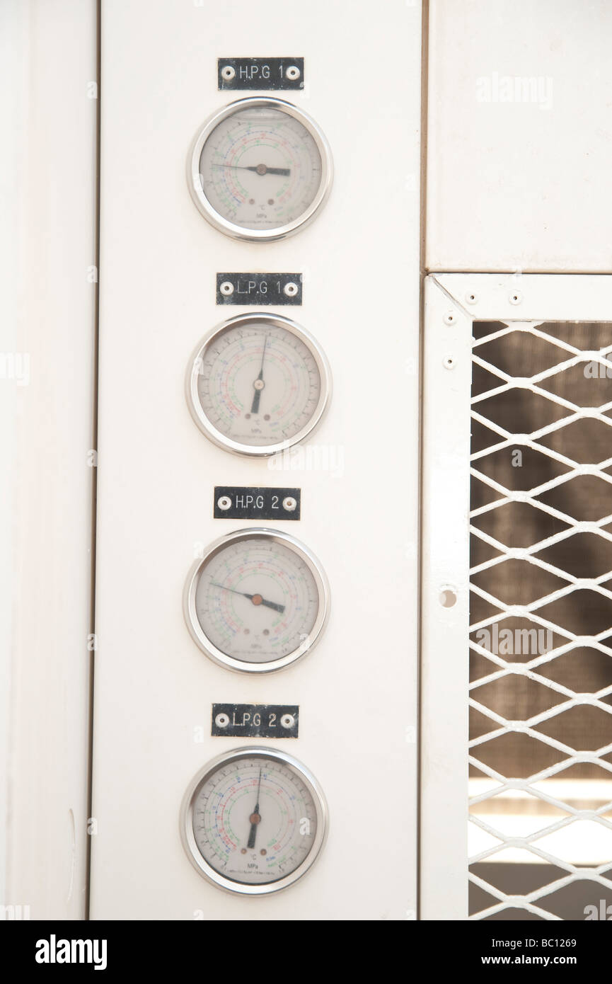 Air compressor gauge hires stock photography and images Alamy