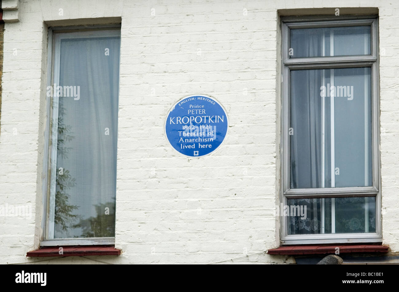 Blue plaque commemorating the anarchist Prince Peter Kropotkin, Bromley, Kent, England Stock Photo