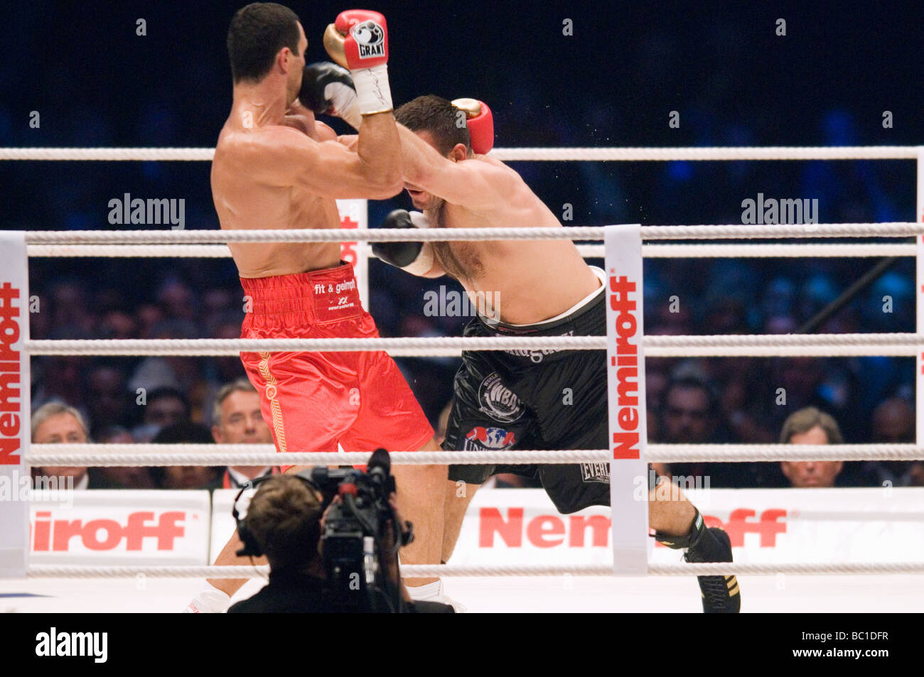 Heavy Weight World Championship Wladimir Klitschko UKR vs Ruslan Chagaev USB  at the Schalke Arena in Gelsenkirchen, Germany Stock Photo - Alamy