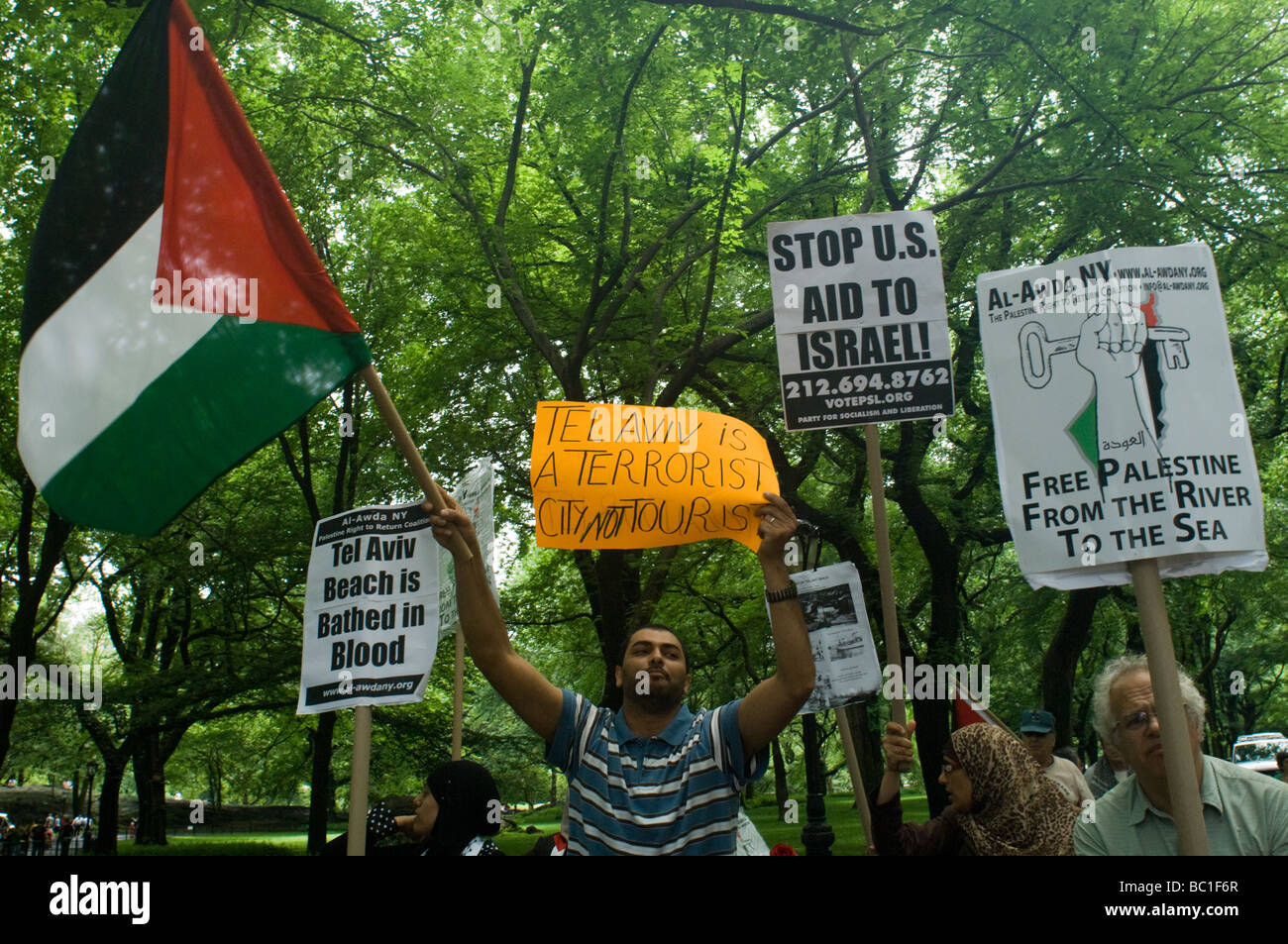 Palestinian supporters protest Israeli and United States policies toward Palestine Stock Photo