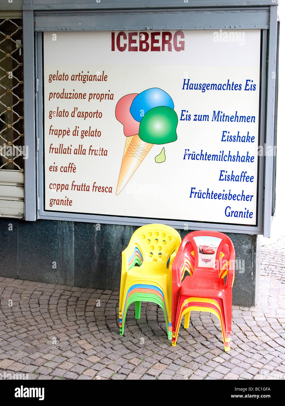 Bilingual sign for a well known ice cream shop in Merano in a german