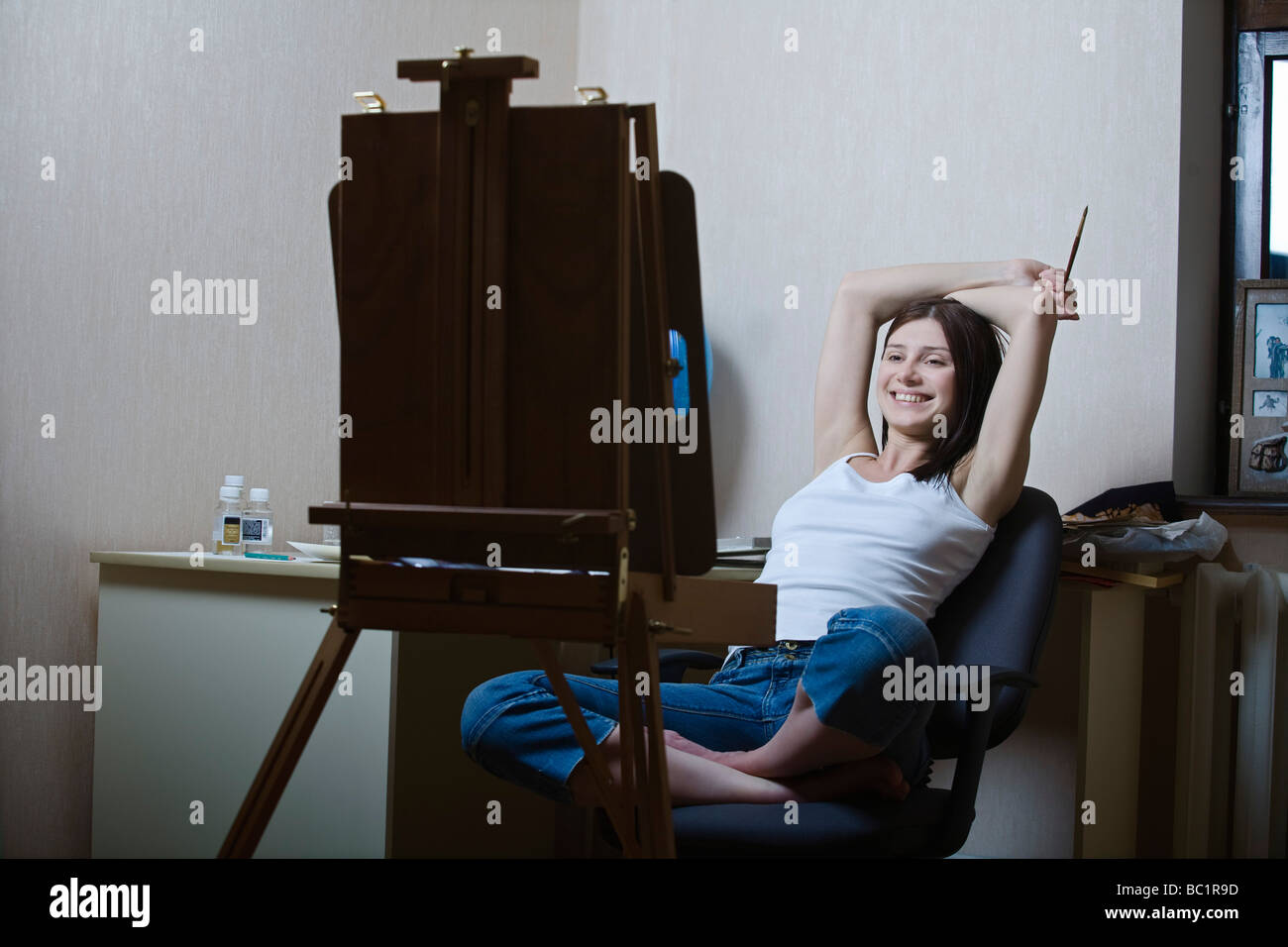 Full length smiling woman hi-res stock photography and images - Alamy