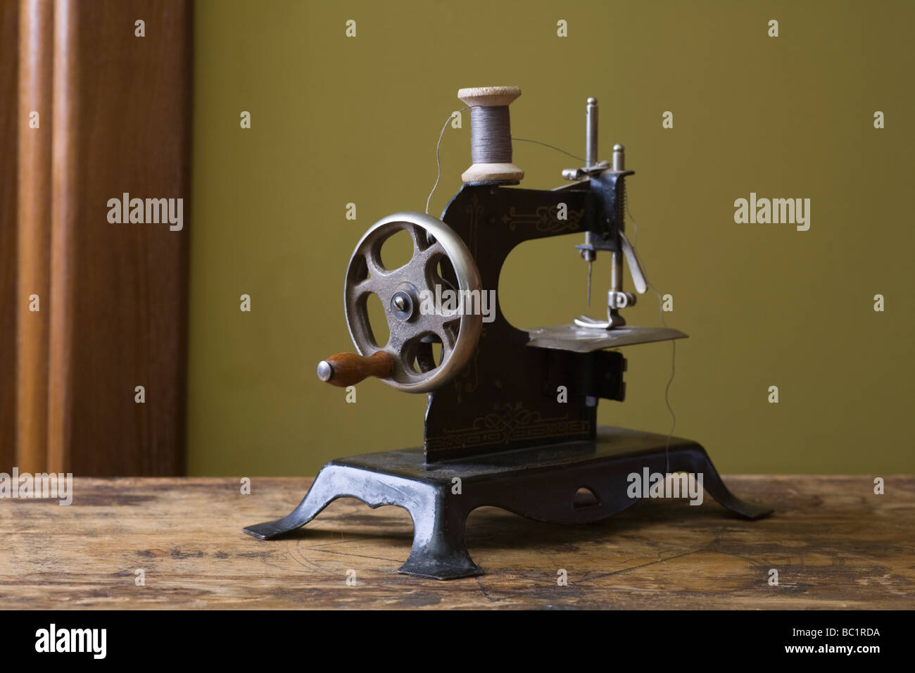 Old fashioned sewing machine Stock Photo - Alamy
