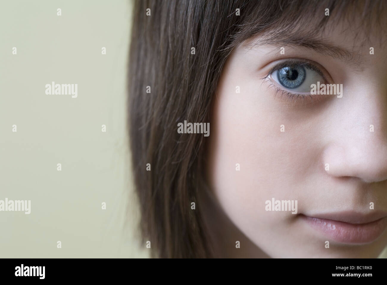 Studio portrait of girl with brown hair, smiling Stock Photo - Alamy