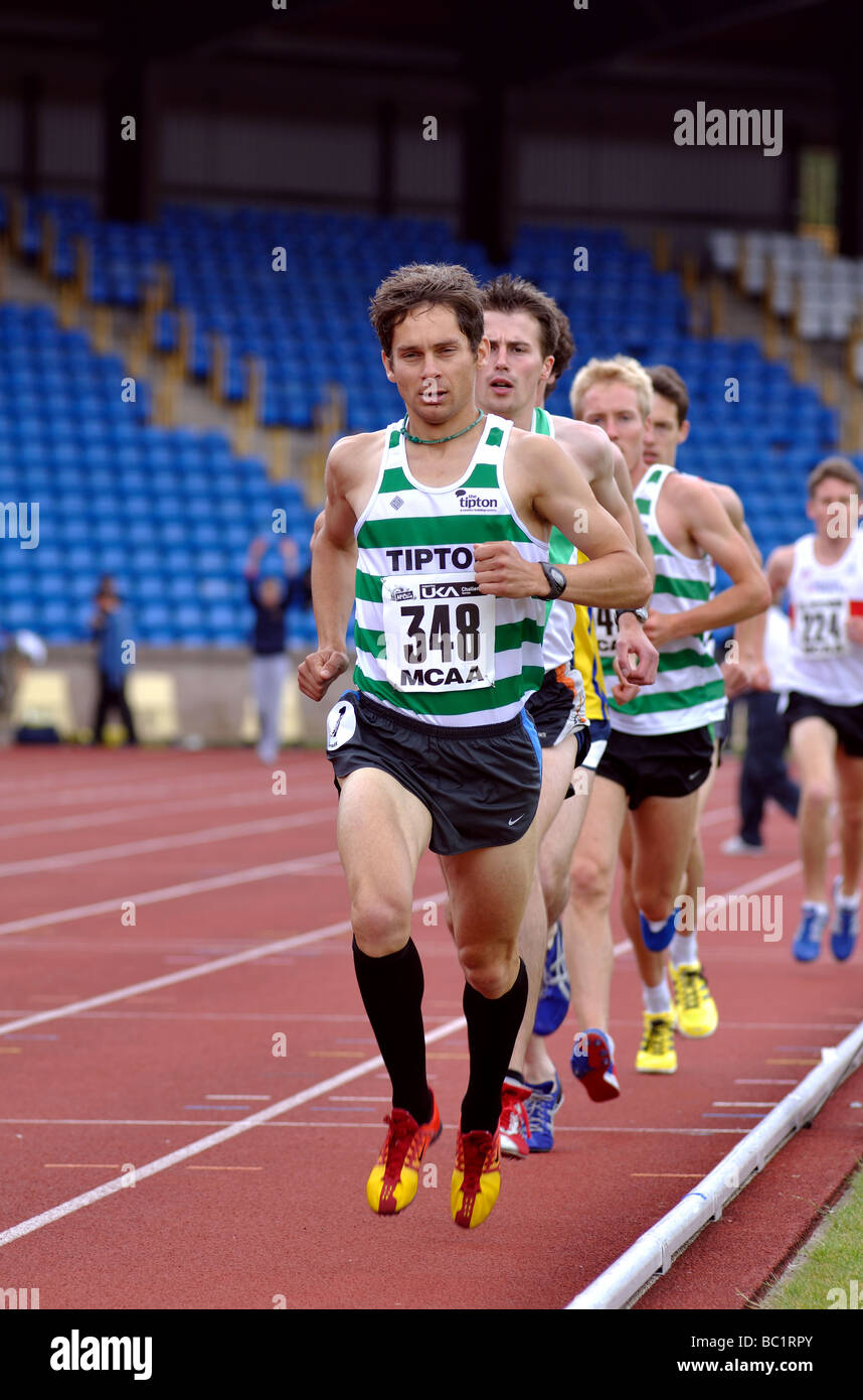 Runners in a middle distance track race Stock Photo Alamy