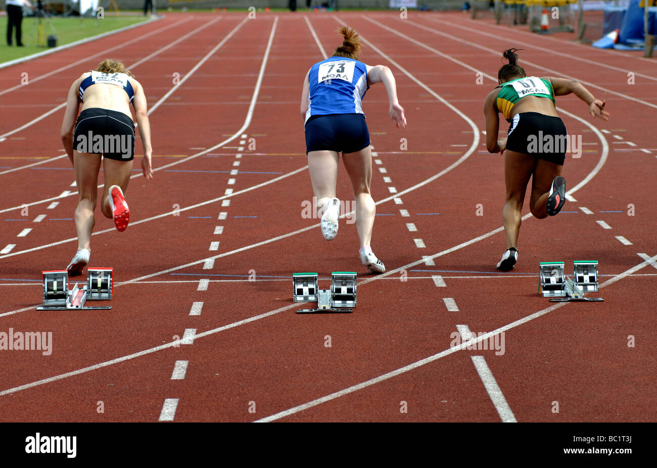 Runners leaving starting blocks Stock Photo Alamy