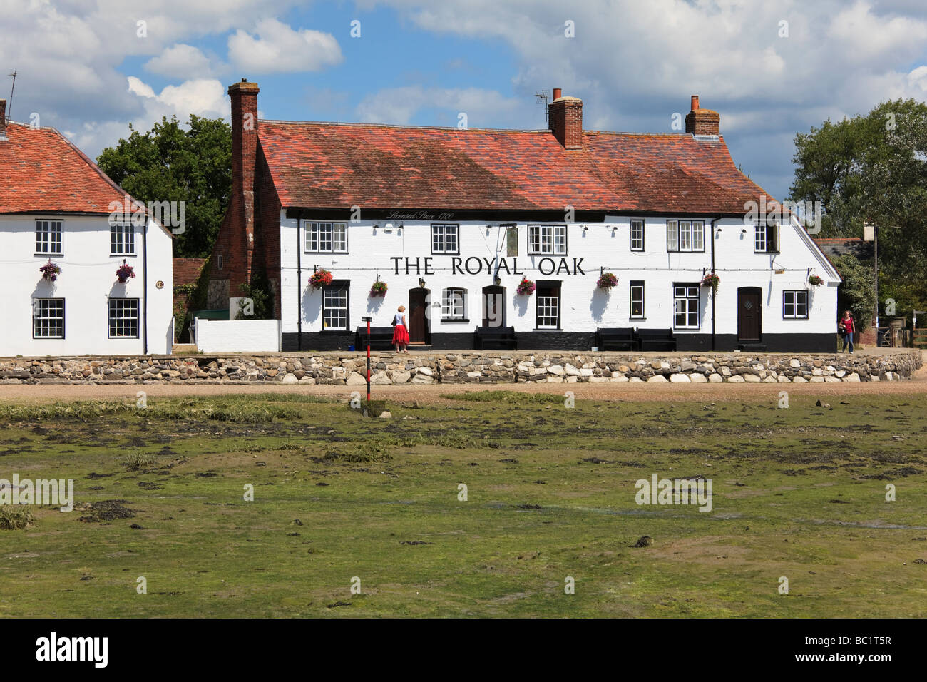 Waterfront Pub, The Royal Oak, at Langstone Village on the edge of Chichester Harbour Stock Photo