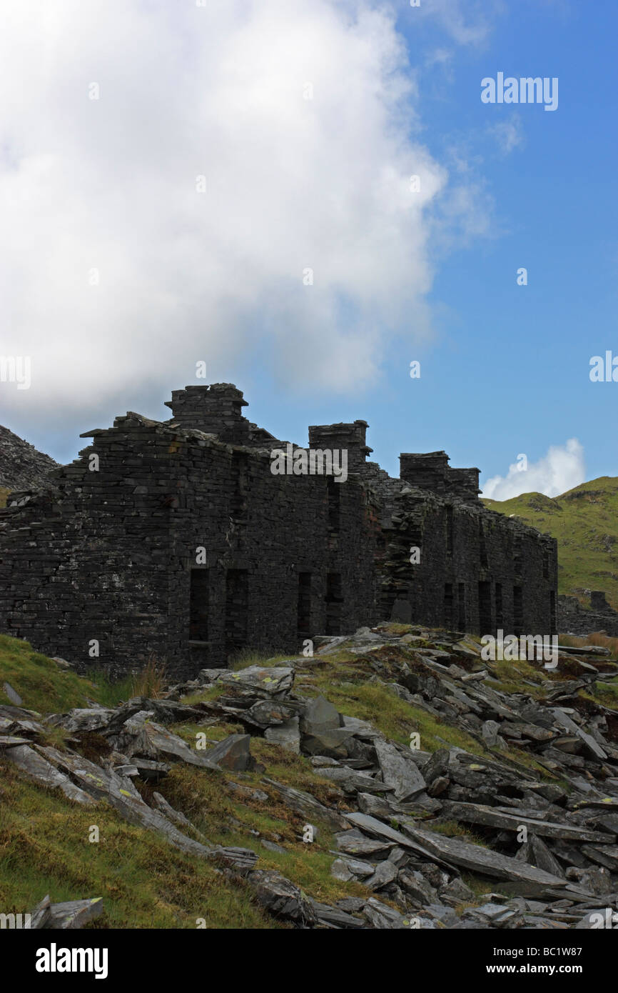 Ruined buildings in the now derelict Rhosydd slate quarry, in the Moelwyn mountains outside Blaenau Ffestiniog, North Wales Stock Photo