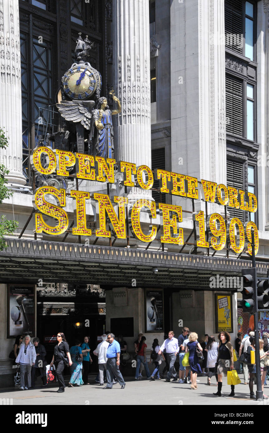 Selfridges Oxford Street store with new electronic signs above entrance Stock Photo