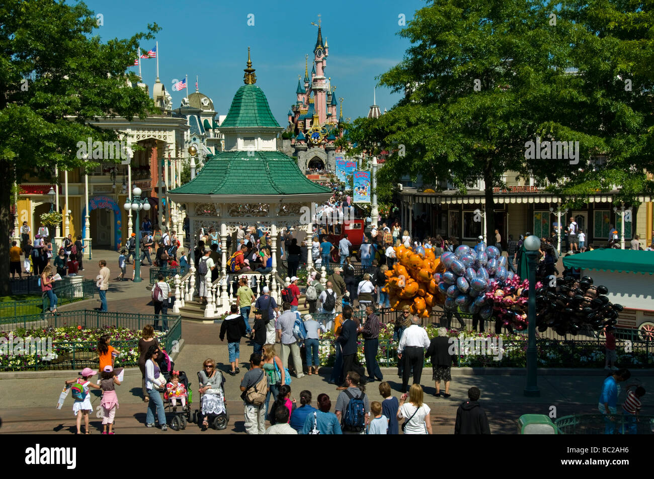 France, "Theme Parks" Large Crowd of People, Tourists Visiting Disneyland  Paris, General Overview, Tourist Attraction, overtourism Stock Photo - Alamy