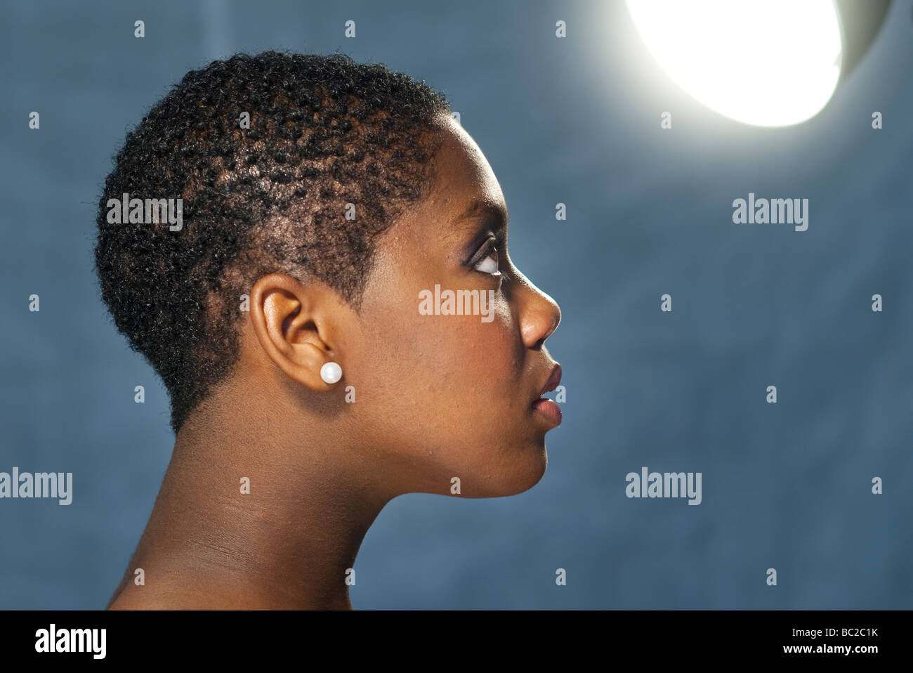 Profile of black woman hi-res stock photography and images - Alamy