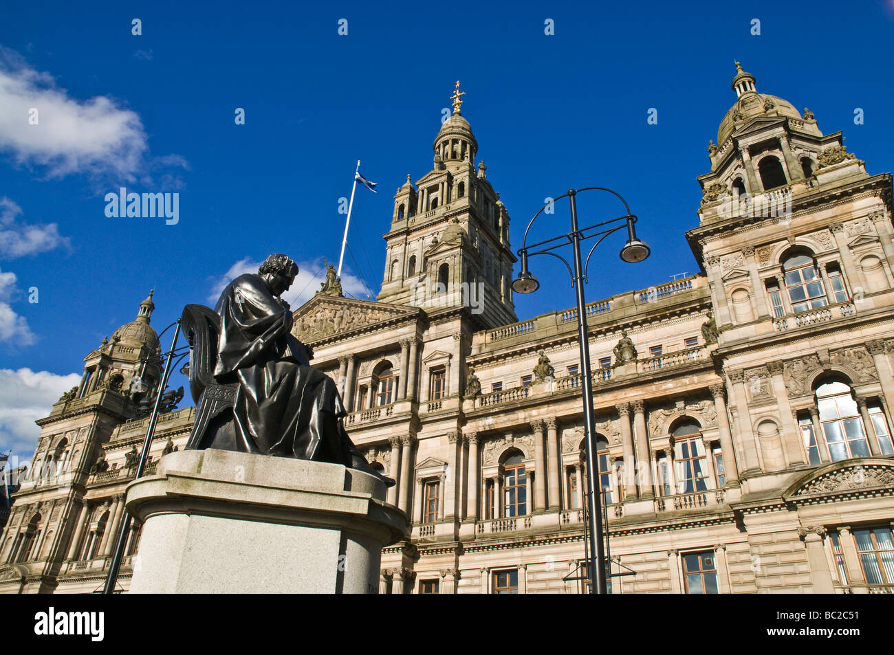 dh City Chambers GEORGE SQUARE GLASGOW City chambers front scottish chemist Thomas Graham statue in George Square Stock Photo