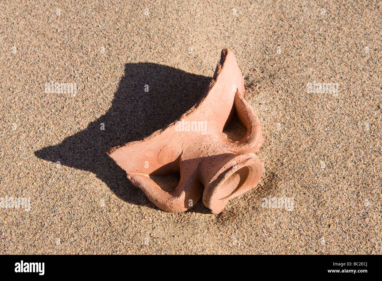 Broken pot left in the sand in the Eastern Desert of Egypt, North Africa Stock Photo
