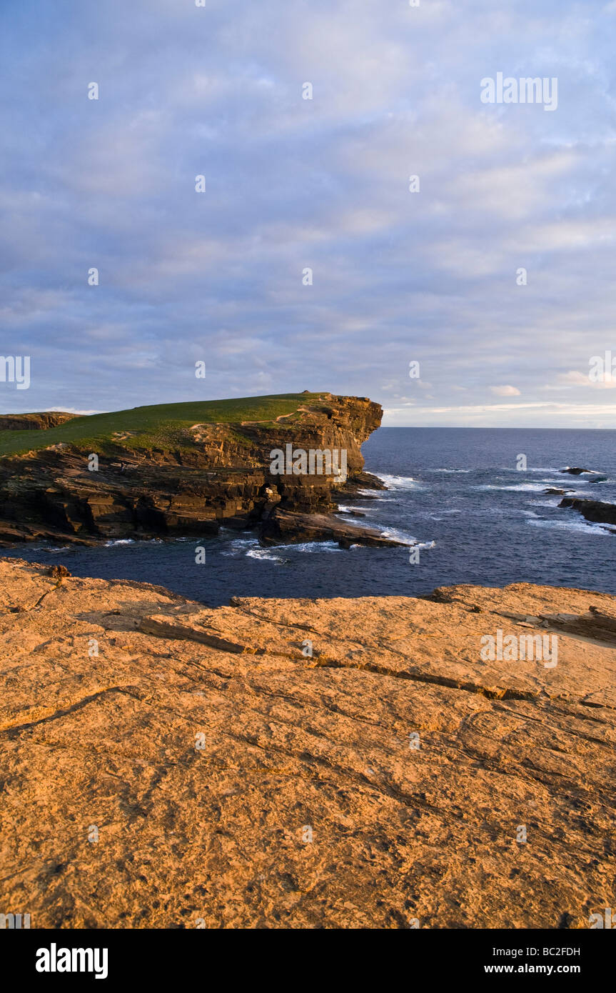 dh Brough of Bigging YESNABY ORKNEY West coast seacliff evening dusk Stock Photo