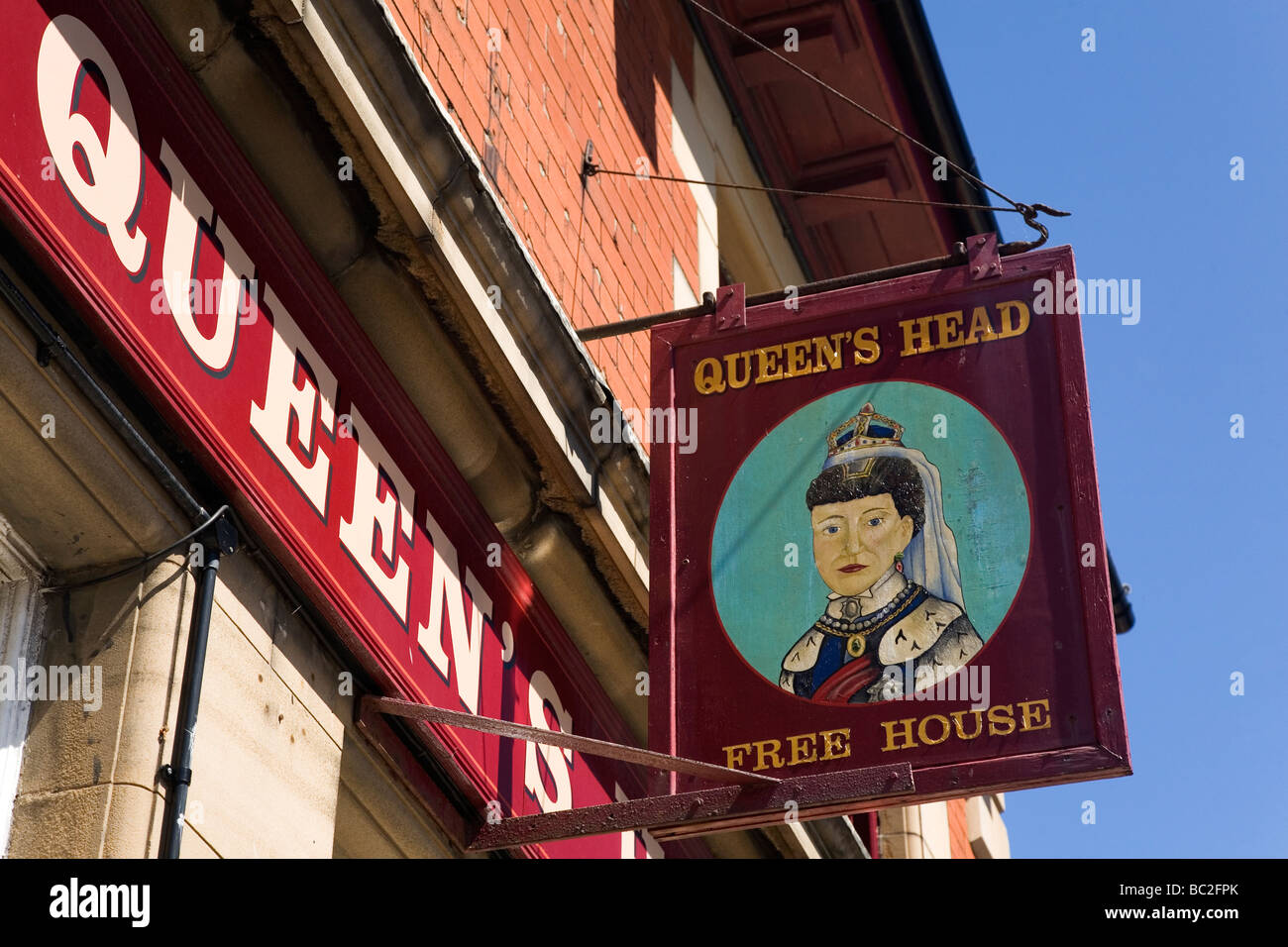 The sign for the Queen's Head public house in Newbiggin-by-the-Sea, Northumberland. Pub signs are a tradition in Britain. Stock Photo
