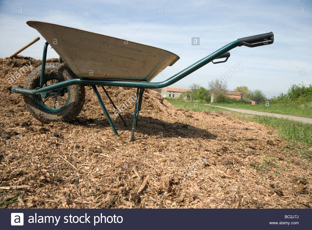 Wheelbarrow Stock Photos & Wheelbarrow Stock Images Alamy