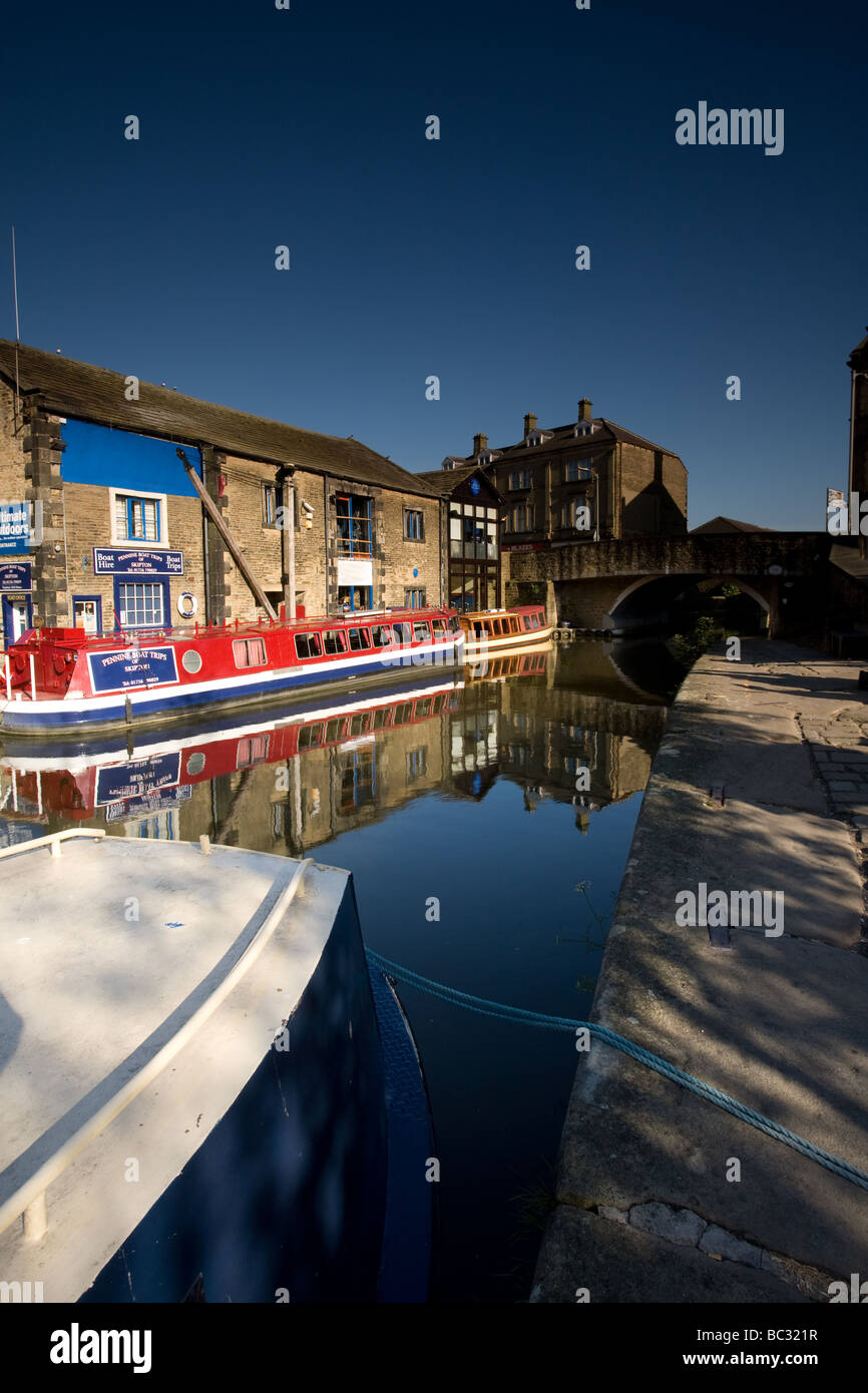 Barges Leeds Liverpool Canal Skipton Yorkshire England Stock Photo
