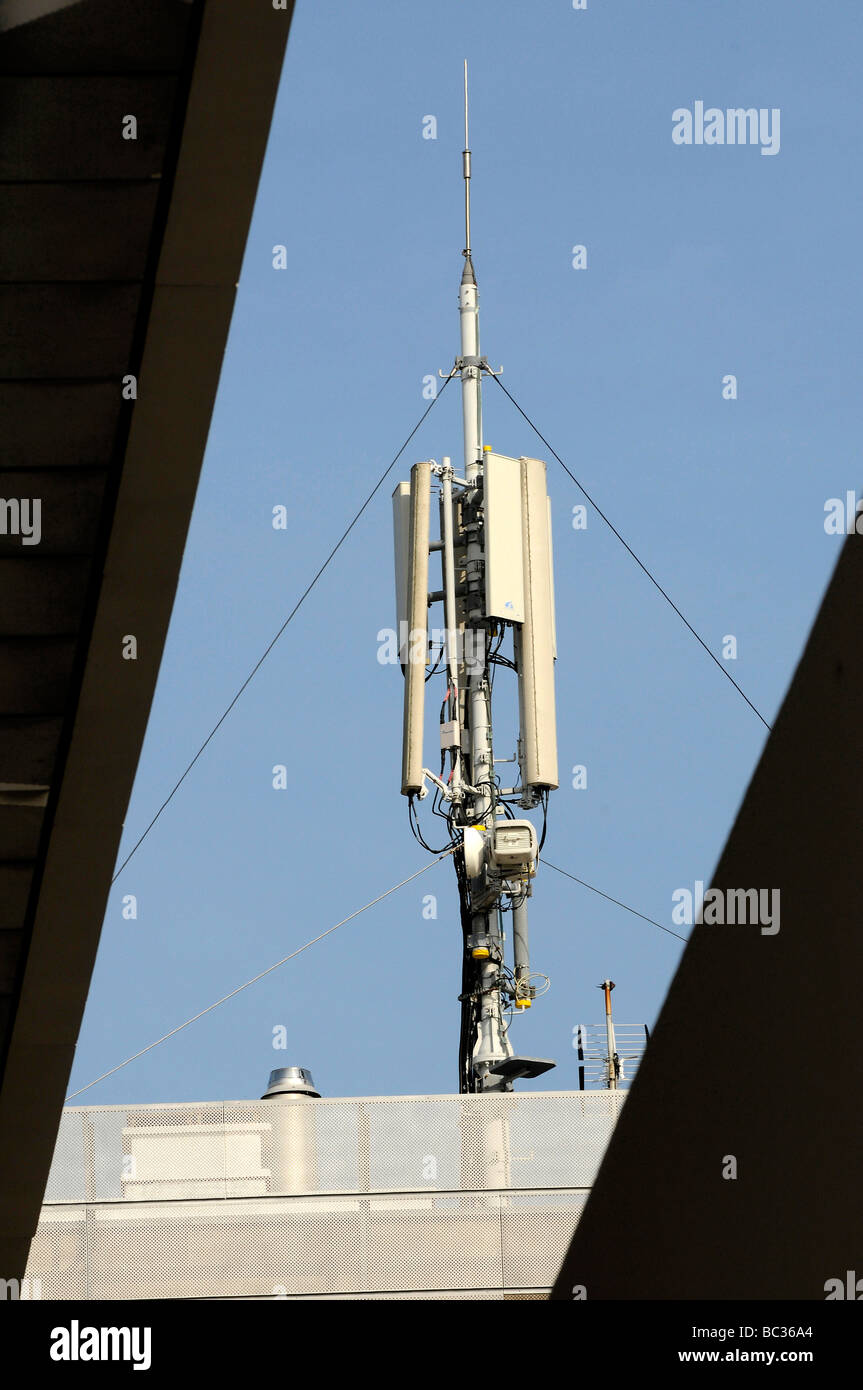 Mobile phones relay station Stock Photo Alamy