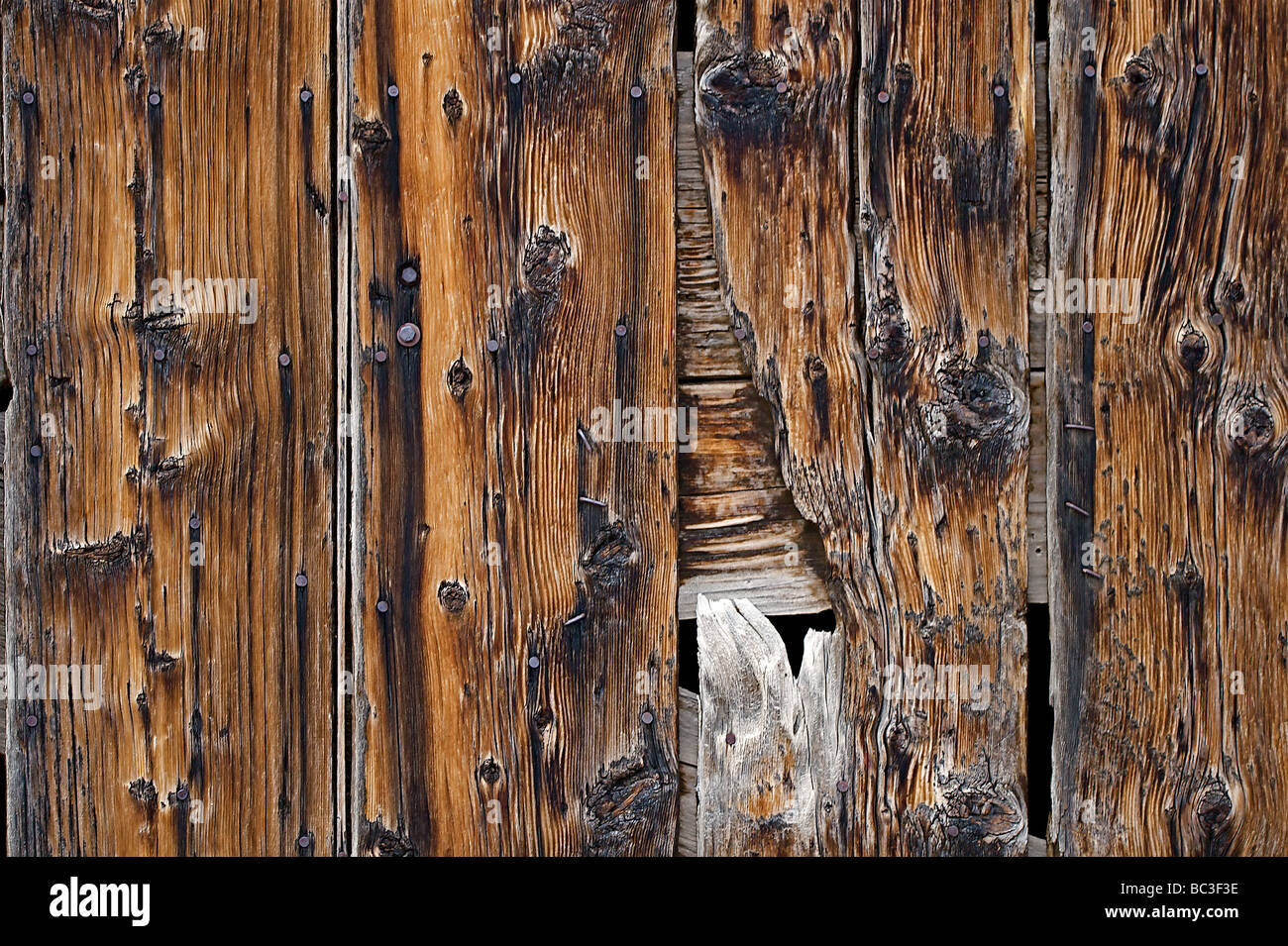 Wallpaper background of an old barn door Stock Photo - Alamy