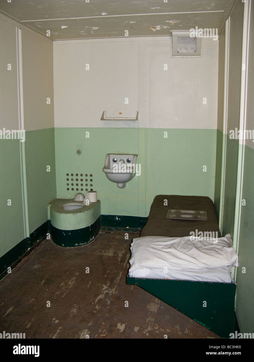 Prison Bunk Bed Stock Photos & Prison Bunk Bed Stock Images Alamy